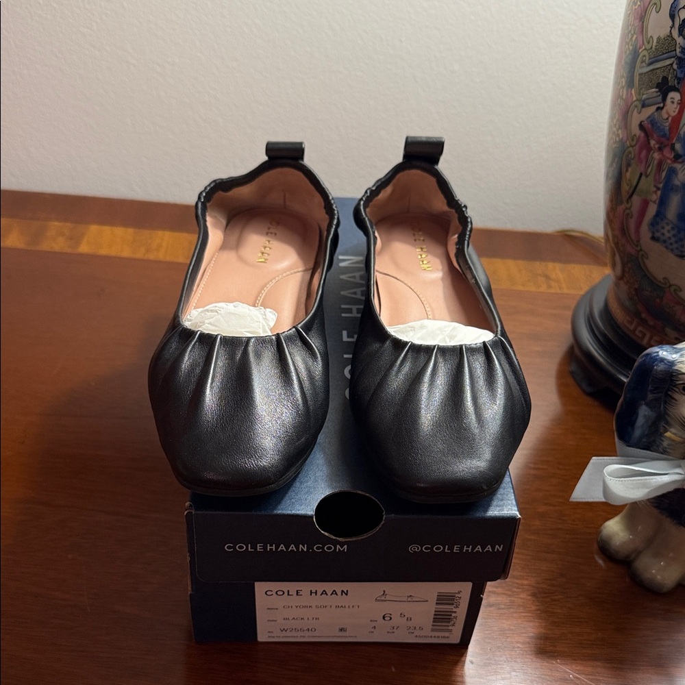 COLE HAAN York Black Leather Ballet Flats Sz. 6.5 EUC!